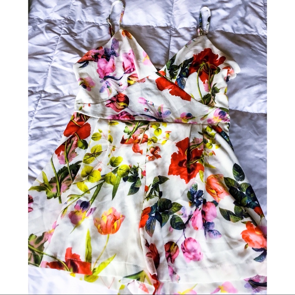 ☀️🆕Beautiful floral romper🆕☀️